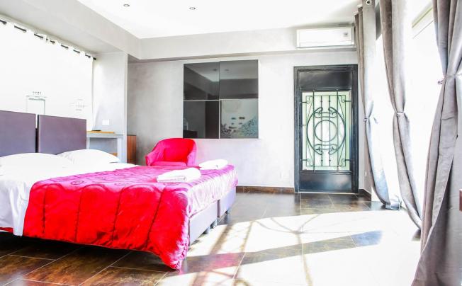 Фото отеля C. Luxury Palace & Hostel