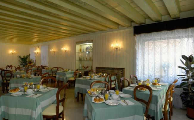 Фото отеля Basilea Hotel