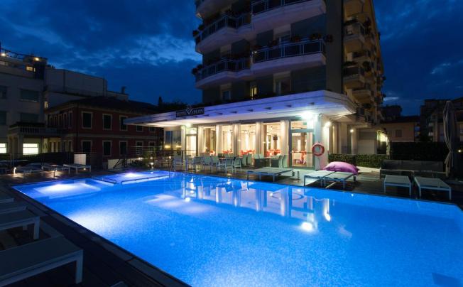 Фото отеля Adlon Hotel
