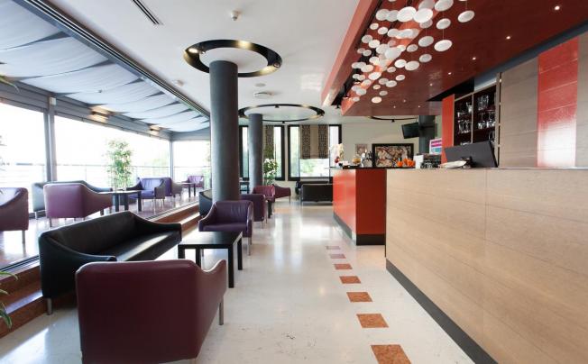 Фото отеля Adlon Hotel
