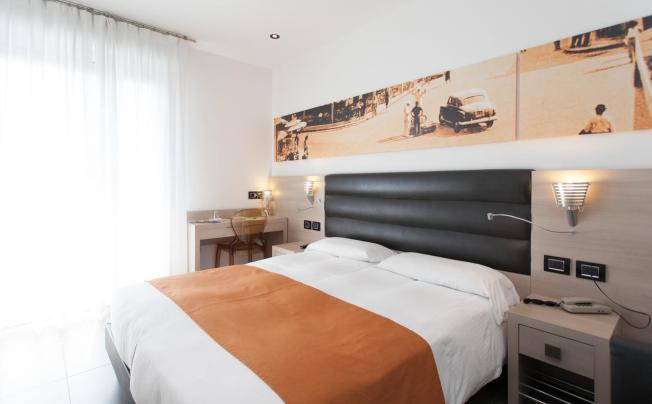 Фото отеля Adlon Hotel