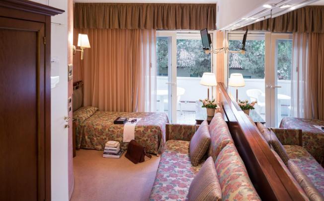 Фото отеля Astro Hotel