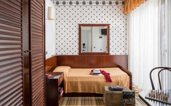 Фото отеля Astro Hotel