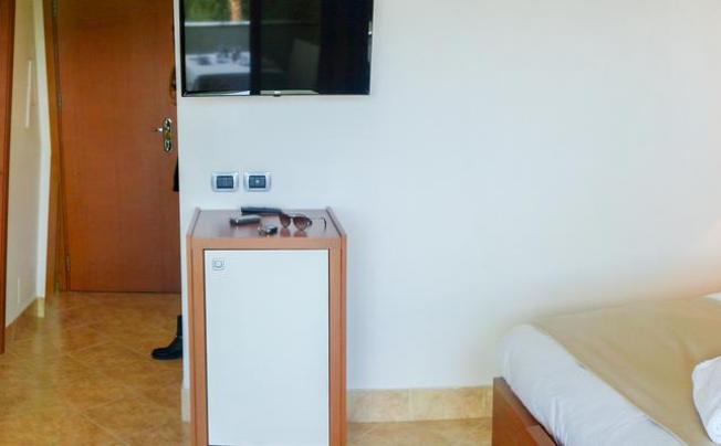 Фото отеля Mirabeau Park Hotel