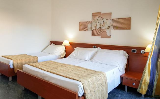 Фото отеля Mirabeau Park Hotel
