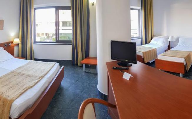 Фото отеля Mirabeau Park Hotel