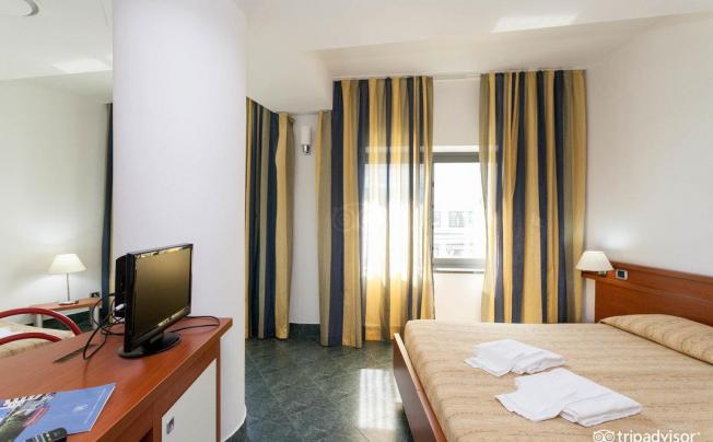 Фото отеля Mirabeau Park Hotel