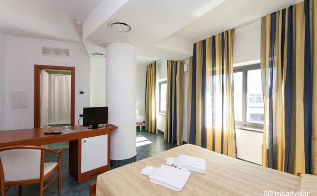 Фото отеля Mirabeau Park Hotel