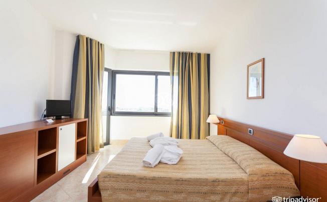 Фото отеля Mirabeau Park Hotel