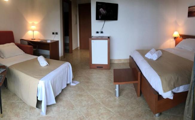 Фото отеля Mirabeau Park Hotel