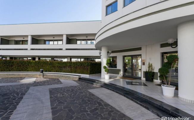 Фото отеля Mirabeau Park Hotel