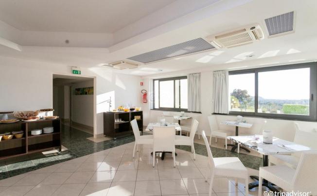 Фото отеля Mirabeau Park Hotel