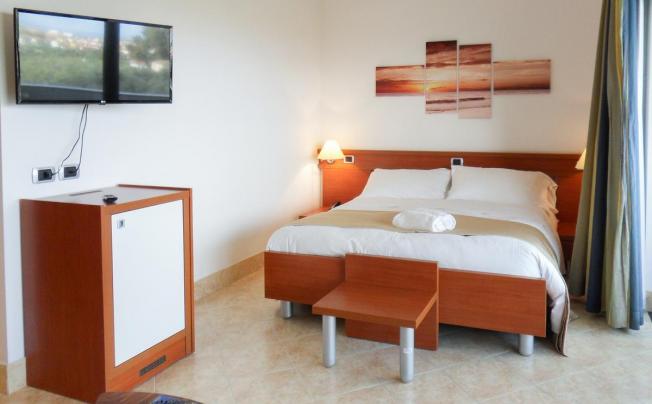 Фото отеля Mirabeau Park Hotel