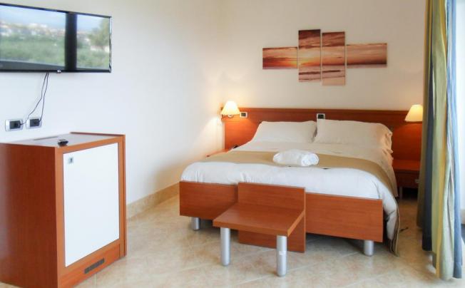 Фото отеля Mirabeau Park Hotel