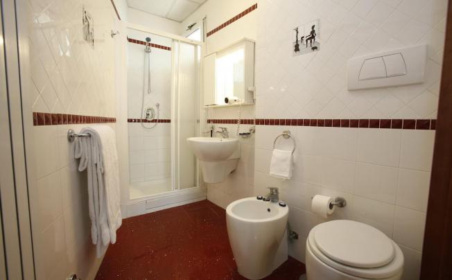 Фото отеля Adriatic Hotel Rome