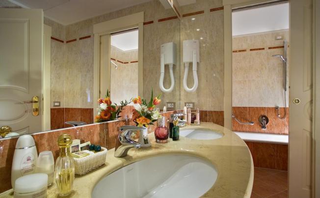 Фото отеля Bristol Buja Hotel