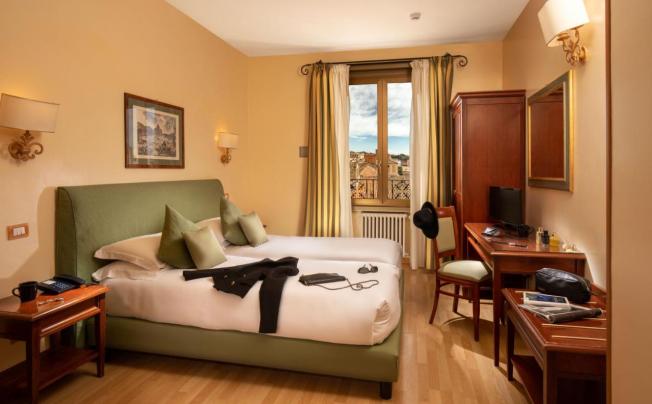 Фото отеля Colosseum Hotel