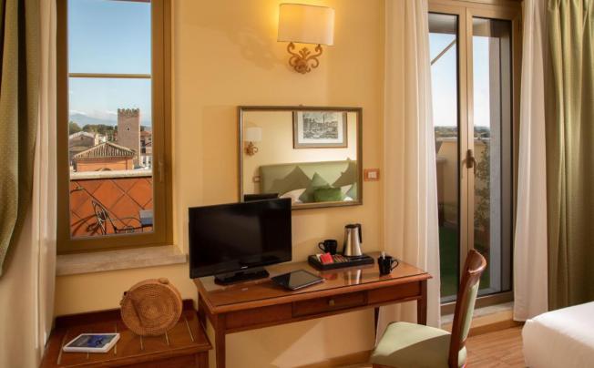 Фото отеля Colosseum Hotel