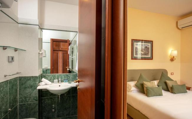 Фото отеля Colosseum Hotel