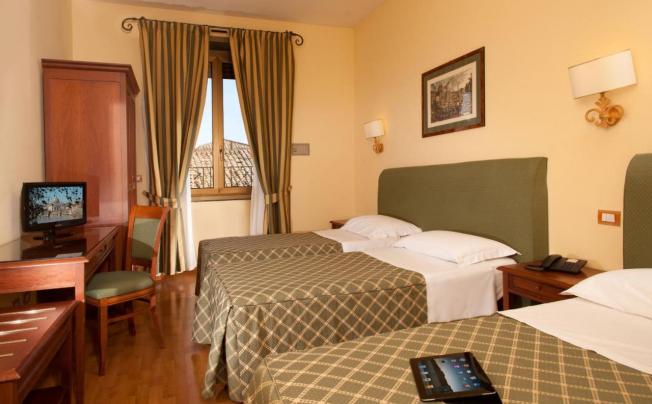Фото отеля Colosseum Hotel