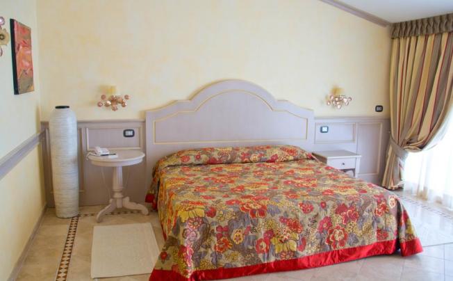 Фото отеля HERMITAGE HOTEL