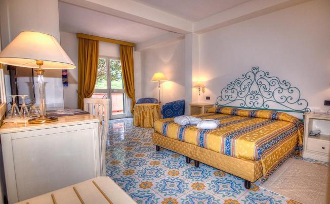 Фото отеля HERMITAGE HOTEL