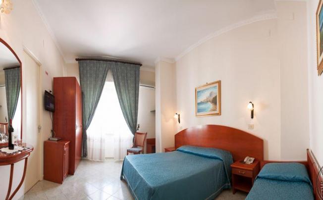 Фото отеля Mediterraneo Hotel