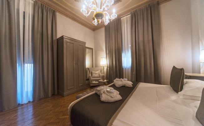 Фото отеля De La Ville Hotel