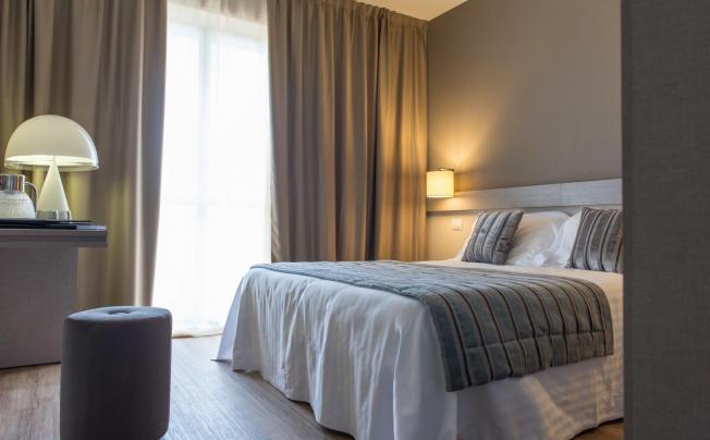 Фото отеля De La Ville Hotel