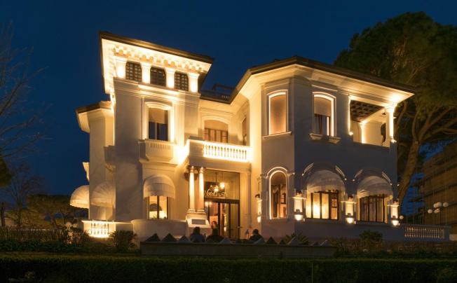 Фото отеля De La Ville Hotel