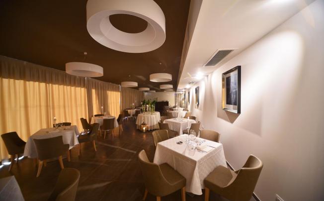 Фото отеля De La Ville Hotel