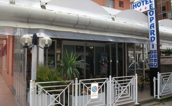 Фото отеля Hotel leopardi