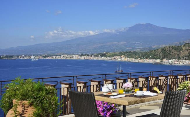 Фото отеля UNAHOTELS Capotaormina