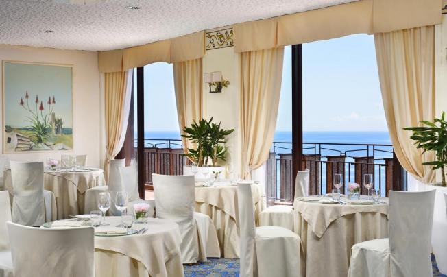 Фото отеля UNAHOTELS Capotaormina