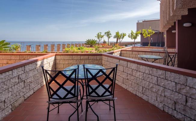 Фото отеля UNAHOTELS Capotaormina