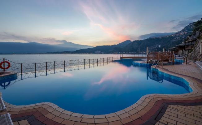 Фото отеля UNAHOTELS Capotaormina
