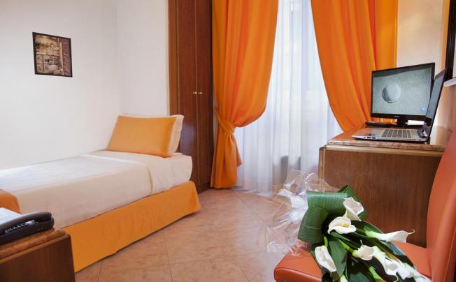 Фото отеля Max Hotel