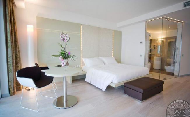 Фото отеля Premier Suites