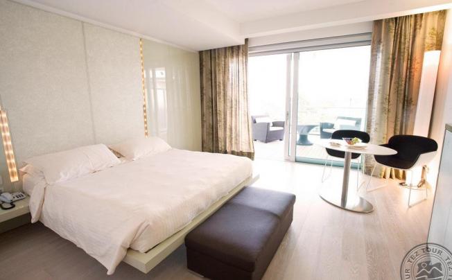 Фото отеля Premier Suites