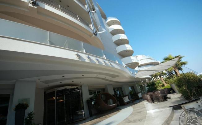 Фото отеля Premier Suites
