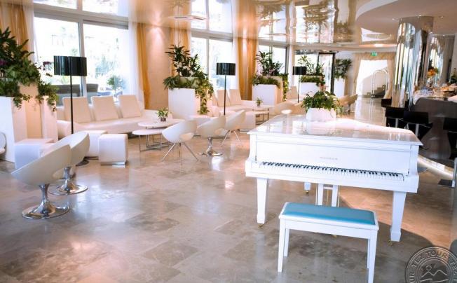 Фото отеля Premier Suites