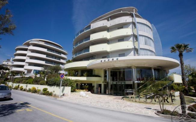 Фото отеля Premier Suites