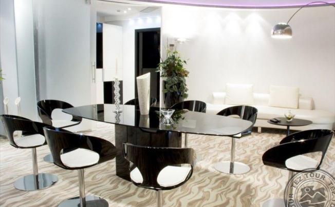 Фото отеля Premier Suites
