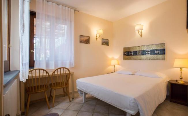 Фото отеля Cristina Hotel