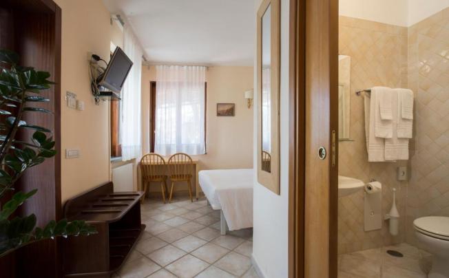 Фото отеля Cristina Hotel
