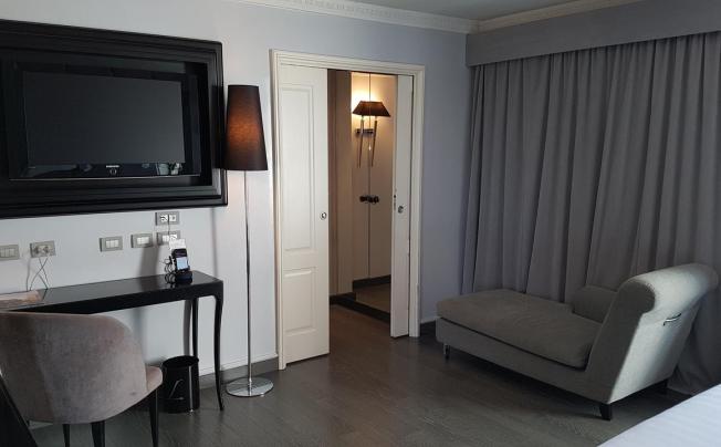 Фото отеля Leon's Place Hotel