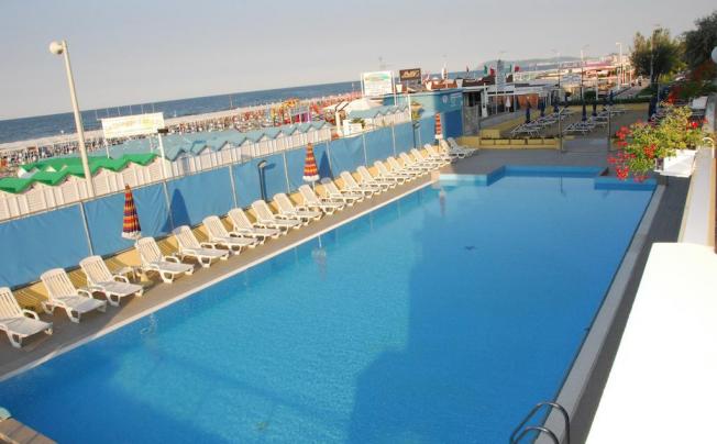 Фото отеля Beaurivage Hotel