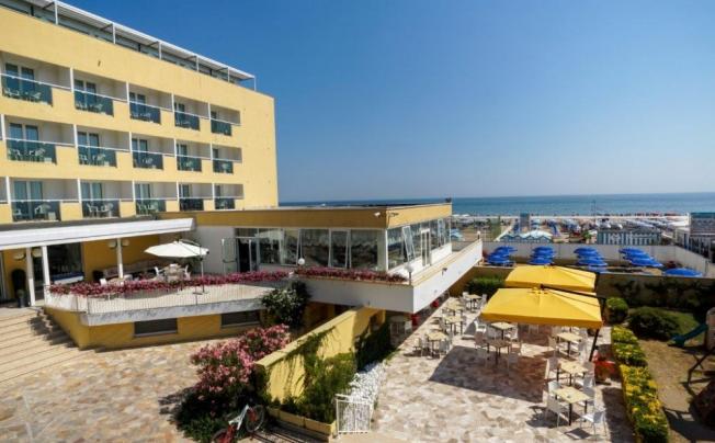 Фото отеля Beaurivage Hotel