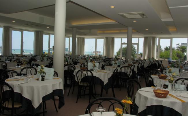 Фото отеля Beaurivage Hotel