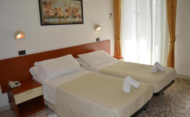 Фото отеля Dear Hotel